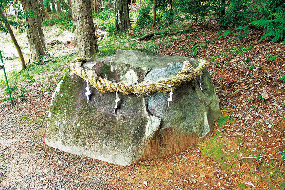 伊太祁曽（いたきそ）神社にある鳥上峯（とりがみみね）の石