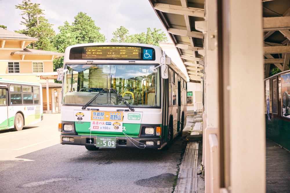 駅に着いたら、バスが待っている。とにかく接続がよくて驚き！