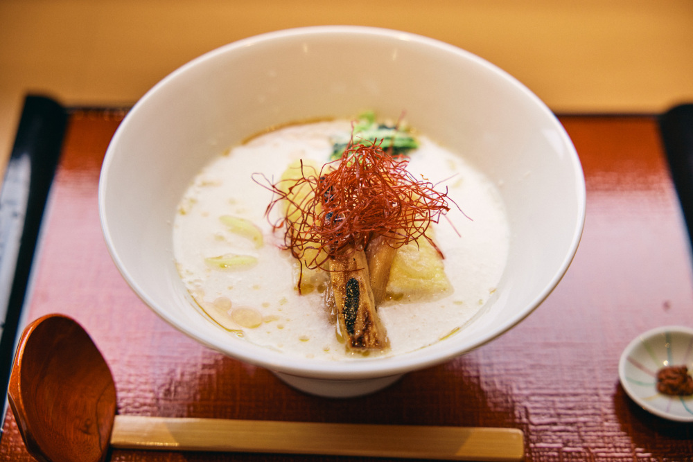 こちらが白湯風味の高野山ヌードル。ヘルシーなので罪悪感なし！スープまで完食。