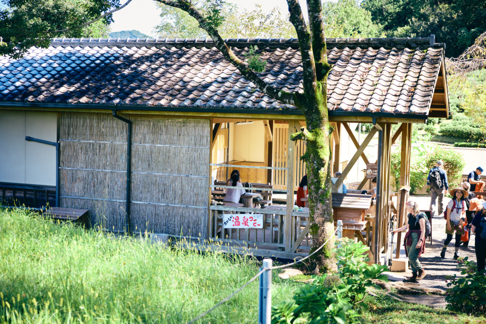 ちょうどいい頃合いに、ソソる「温泉コーヒー」の看板が登場。