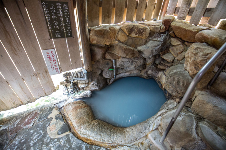 湯の峰温泉公衆浴場とつぼ湯（世界遺産）