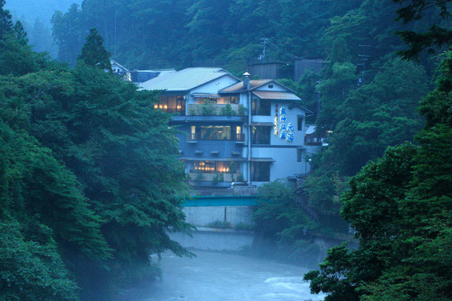 山奥の秘湯、豊かな自然に抱かれた龍神温泉で美肌になろう