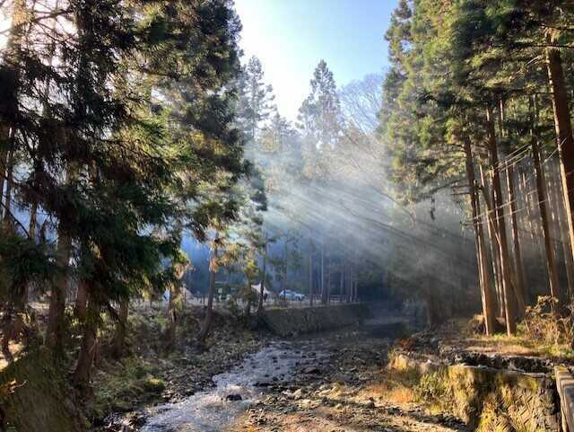 川に囲まれたキャンプ場