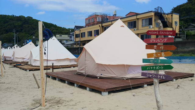 砂浜【beach】と空【SORA】のもとで 心に残る思い出を。開放的なプライベート空間は いつもより自然体なあなたへと導き、 大切な人と過ごす時間をより特別なものへサポートします。