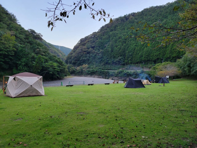 芝生サイトはご家族連れやカップルに人気です