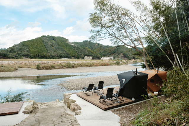 近くの川では禅サウナ（テントサウナ）や川遊びも！