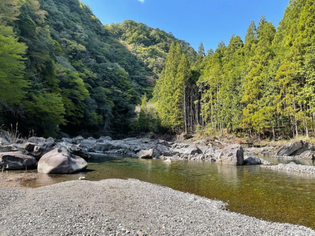 日置川で川遊びが楽しめます。