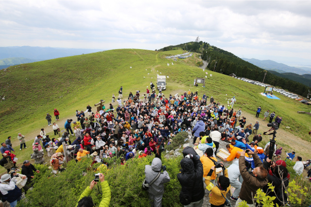 4月：生石高原山開き